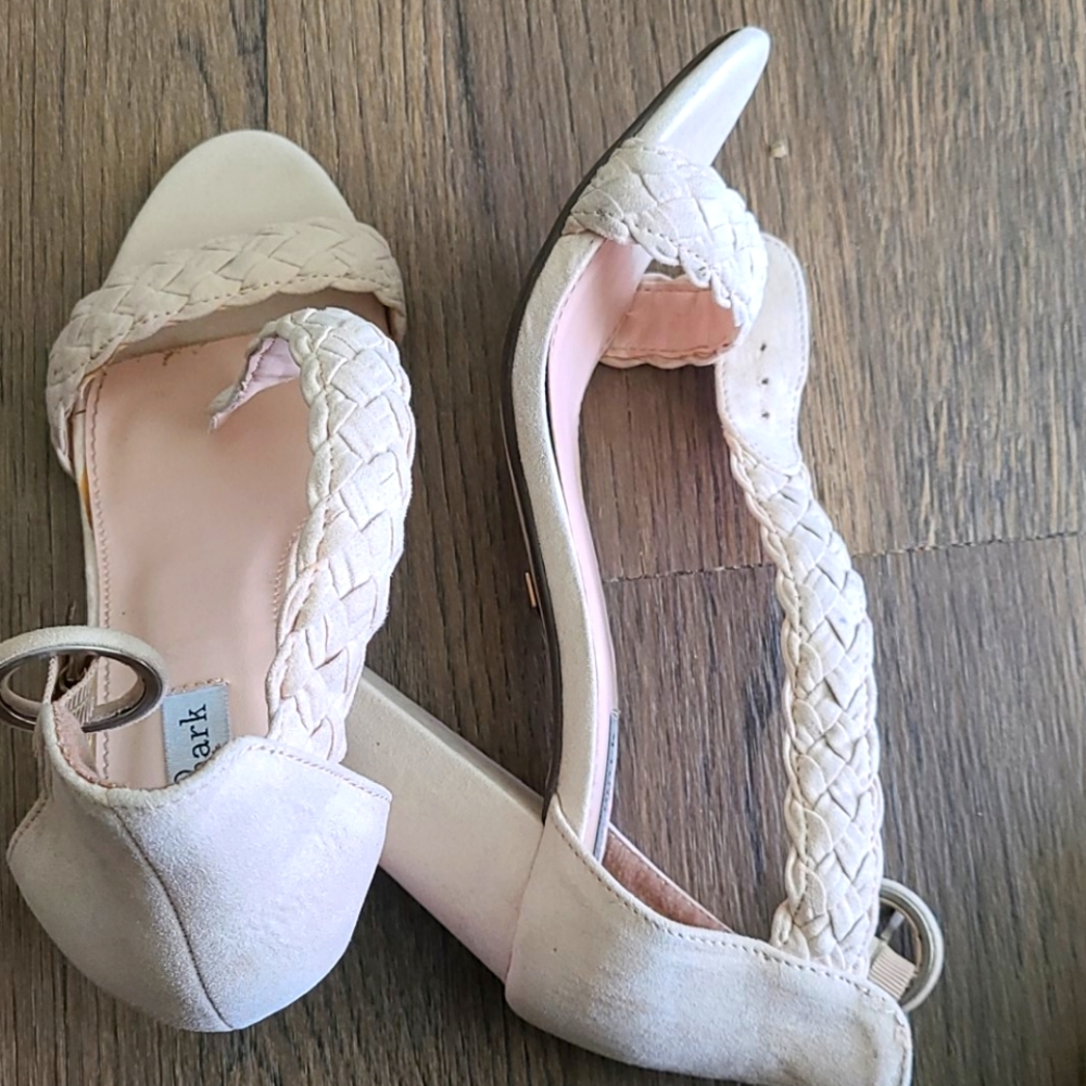 Beige/cream strap sandals